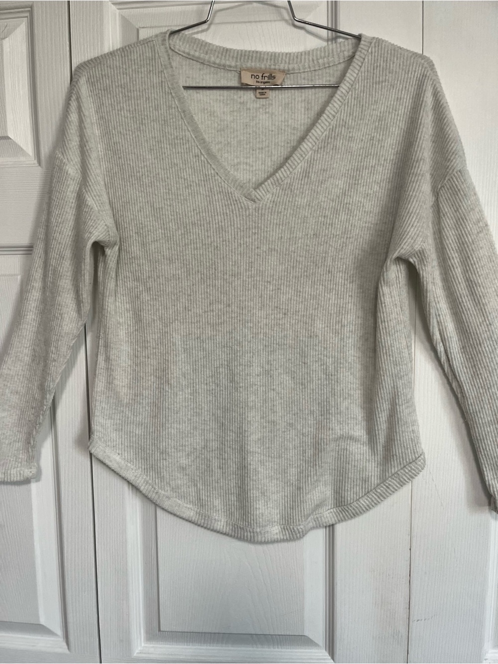 No Frills Women's Light Gray V-Neck Ribbed Sweater